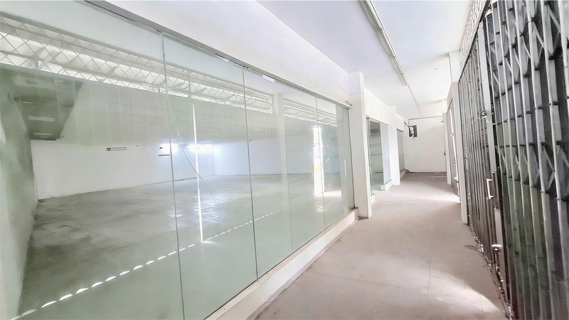 DIJUAL LAHAN & BANGUNAN STRATEGIS - EX MINIMARKET TERKENAL DI JALAN UTAMA REMPOA