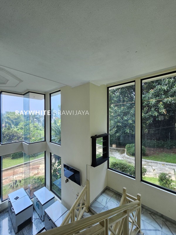 Rumah Bangunan 2 Lantai Lokasi Strategis Are Puri Sakti Cipete Selatan