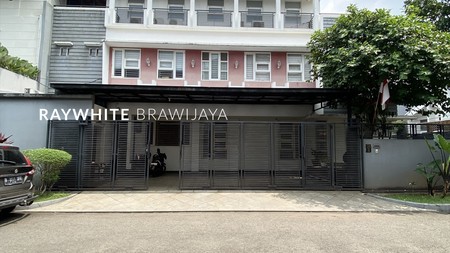 Rumah Siap Huni Bangunan 3 Lantai Lokasi Strategis Area Pondok Indah