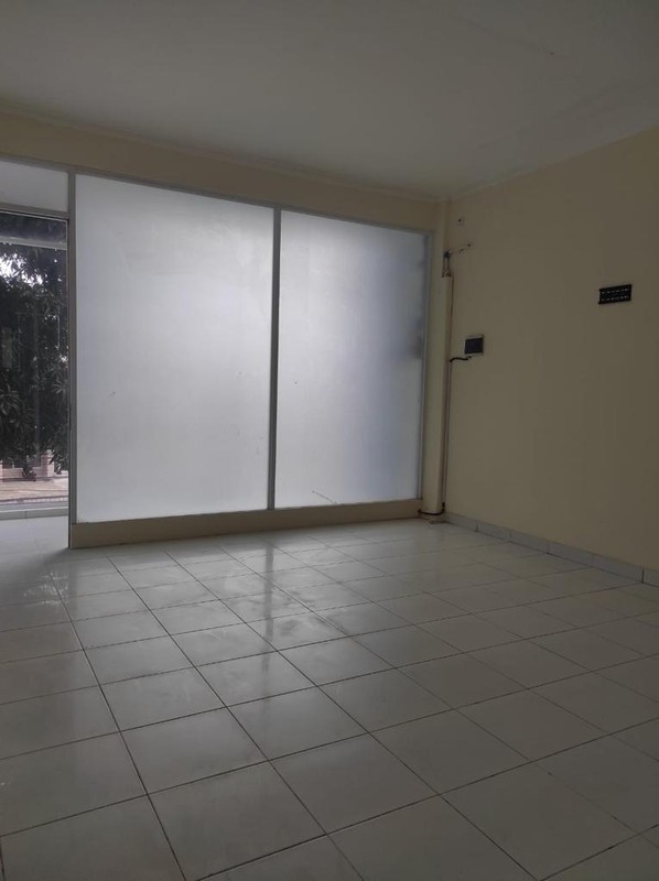 DISEWA - Ruko di Centra Kemang Utara Raya Pinggir jalan, Lokasi Sangat Strategis untuk Usaha & Bangunan Baru Renovasi 100% 