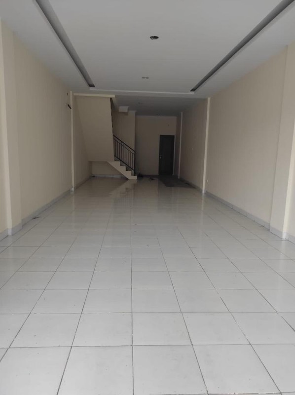 DISEWA - Ruko di Centra Kemang Utara Raya Pinggir jalan, Lokasi Sangat Strategis untuk Usaha & Bangunan Baru Renovasi 100% 