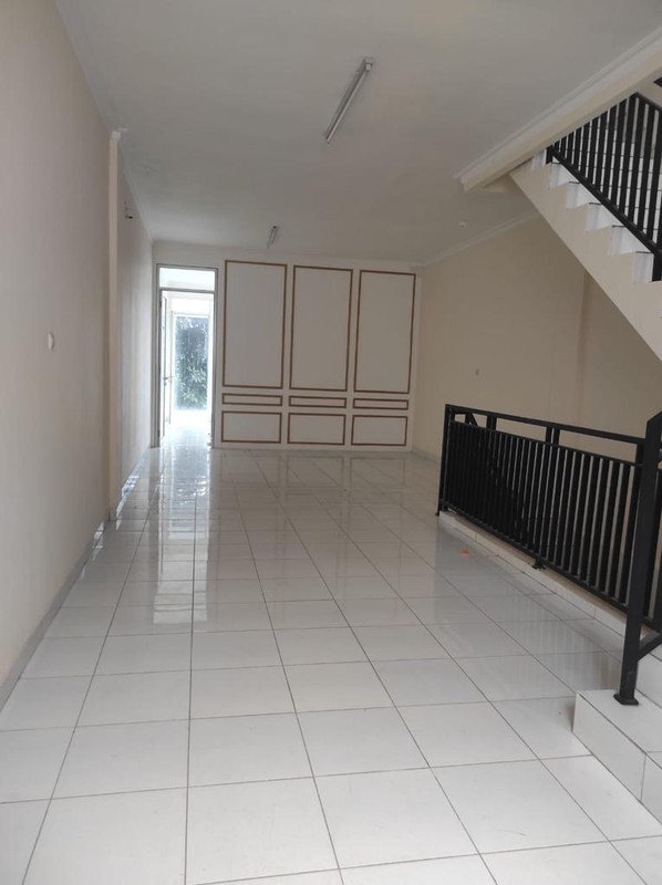 DISEWA - Ruko di Centra Kemang Utara Raya Pinggir jalan, Lokasi Sangat Strategis untuk Usaha & Bangunan Baru Renovasi 100% 