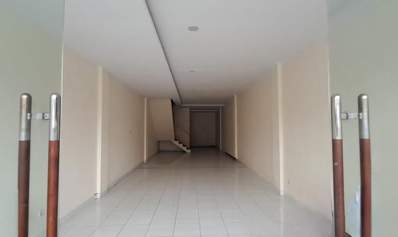DISEWA - Ruko di Centra Kemang Utara Raya Pinggir jalan, Lokasi Sangat Strategis untuk Usaha & Bangunan Baru Renovasi 100% 