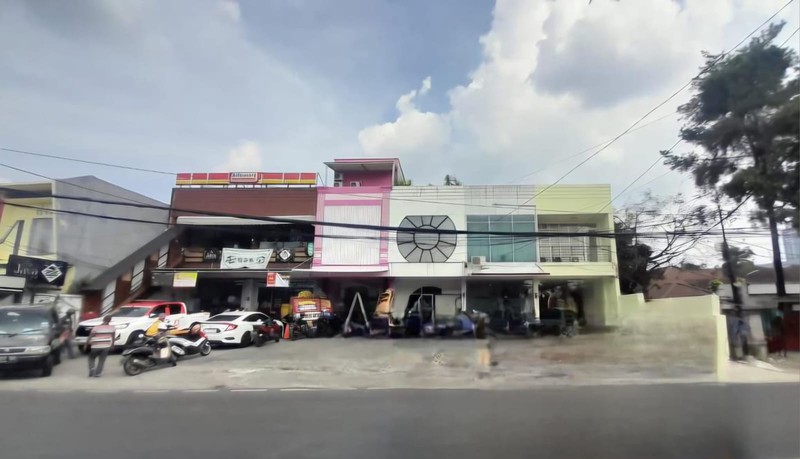 DISEWA - Ruko di Centra Kemang Utara Raya Pinggir jalan, Lokasi Sangat Strategis untuk Usaha & Bangunan Baru Renovasi 100% 