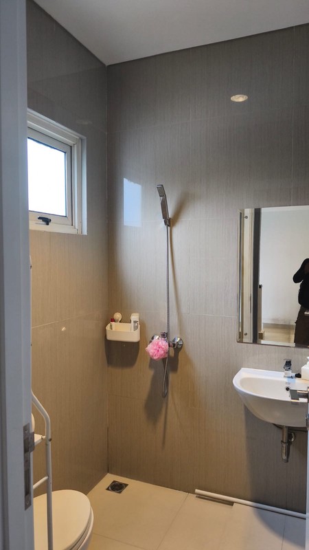 Rumah Bagus Semi Furnished Dekat Tol BSD Nusaloka BSD City