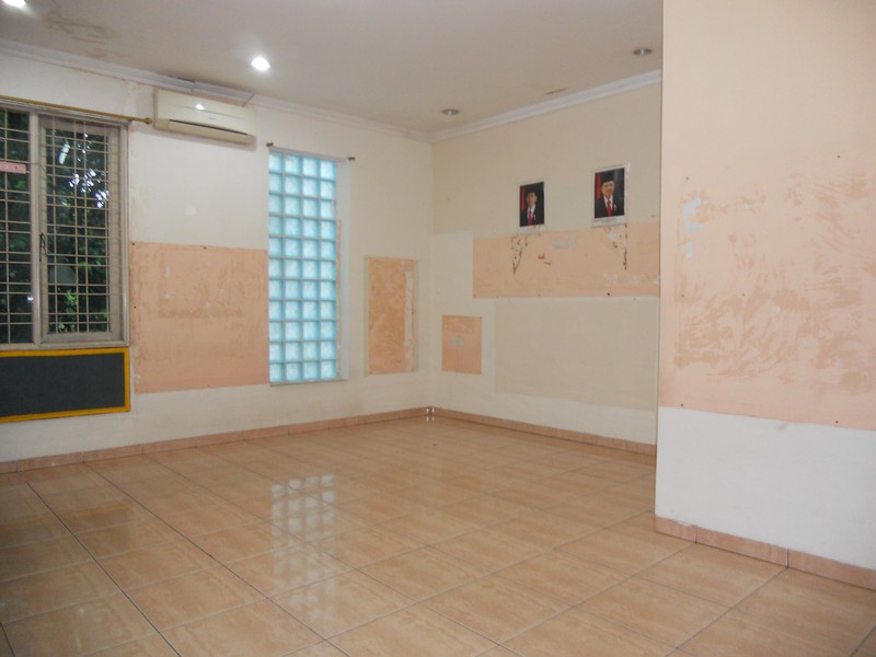 Rumah 2 Lantai Puspita Loka, Lokasi Strategis Pinggir Jalan Raya - Hook, BSD Tangerang