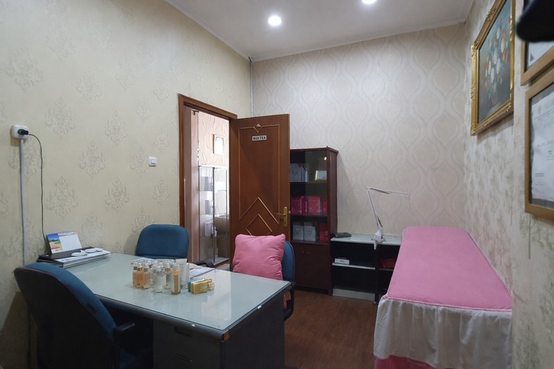 Ruko Cantik ex klinik kecantikan di Inkopal, Kelapa Gading.