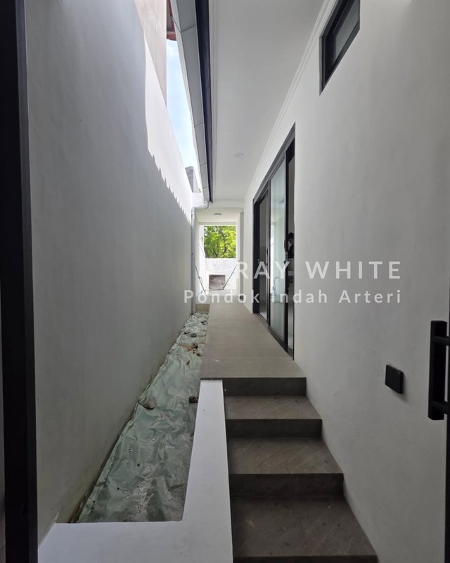 Rumah  New Renovasi Taman Edelweis BSD City 