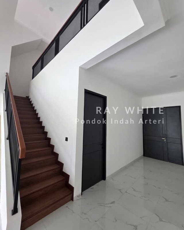 Rumah  New Renovasi Taman Edelweis BSD City 