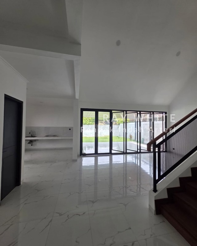 Rumah  New Renovasi Taman Edelweis BSD City 