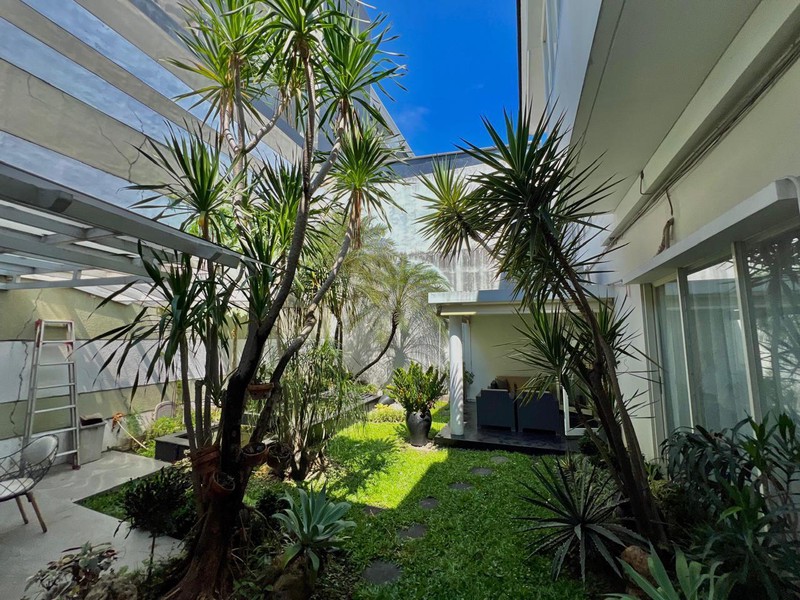 Jual Rumah 2 Lantai Furnished Raffles Garden Citraland Surabaya Barat