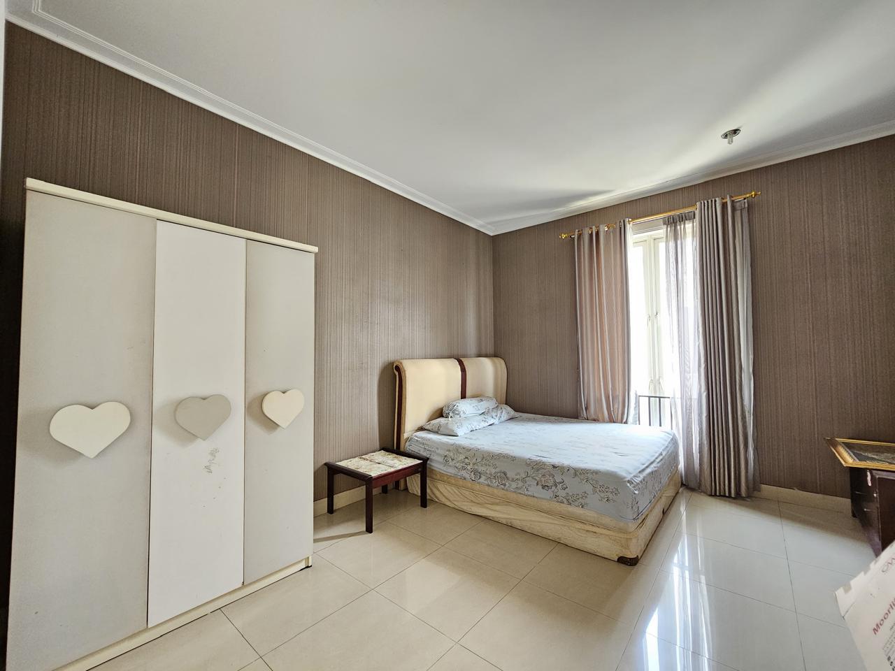 RUMAH CANTIK LES BELLES DI HOEK