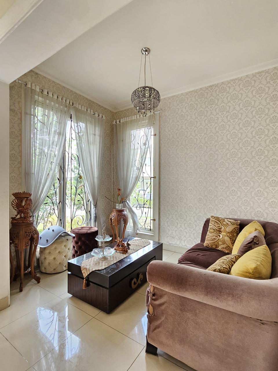 RUMAH CANTIK LES BELLES DI HOEK