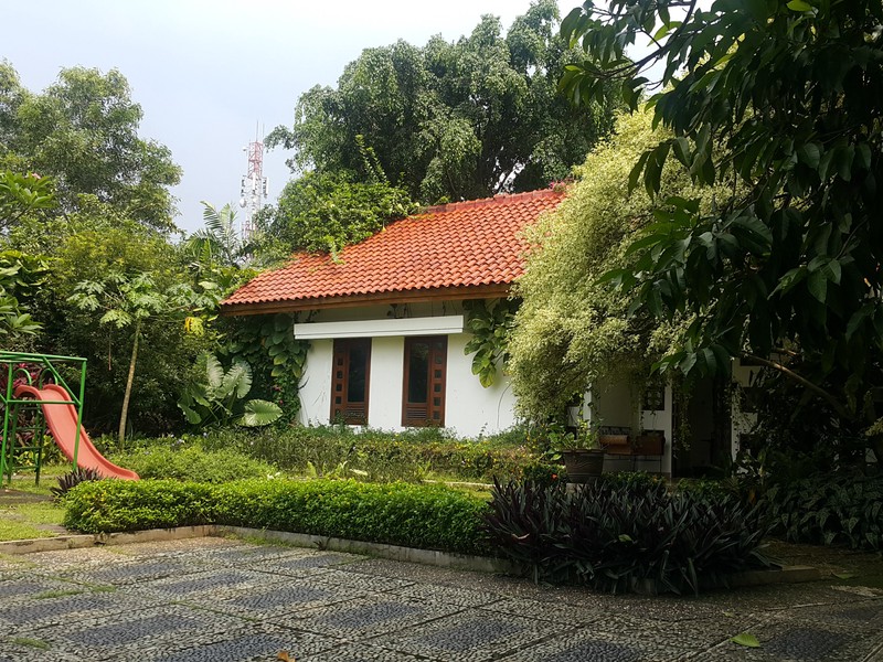 Rare Item! Rumah Premium 2 Lantai di Jakarta Selatan - Tanah 1.910m² - Parkir 8 Mobil.