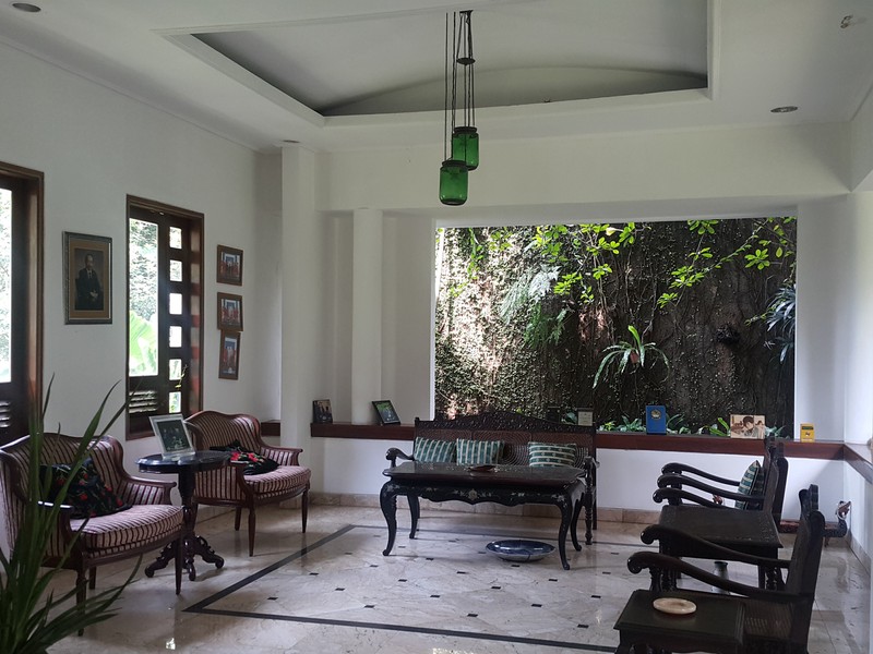 Rare Item! Rumah Premium 2 Lantai di Jakarta Selatan - Tanah 1.910m² - Parkir 8 Mobil.