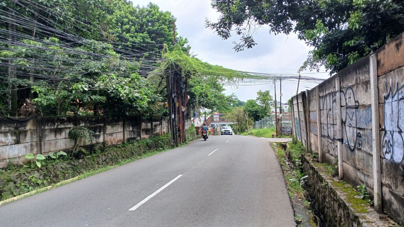 Dijual Tanah Luas 1753m2  JAKARTA  SELATAN Strategis di lebak bulus  dekat RS Mayapada dan South quater 