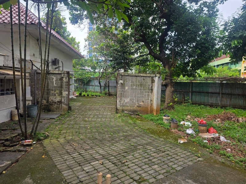 Rumah Tinggal Luas 1208m2 Dijual di Menteng Jakpus