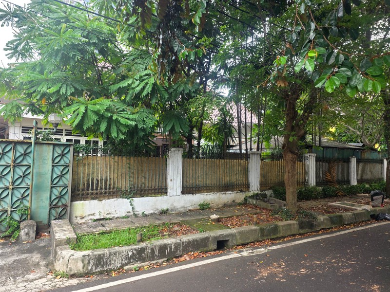 Rumah Tinggal Luas 1208m2 Dijual di Menteng Jakpus