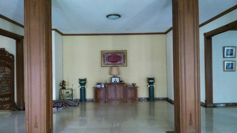 Rumah Bangunan kokoh, Asri Halaman luas di Depok