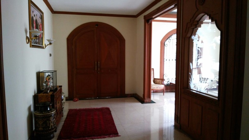 Rumah Bangunan kokoh, Asri Halaman luas di Depok