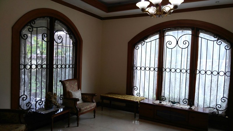 Rumah Bangunan kokoh, Asri Halaman luas di Depok