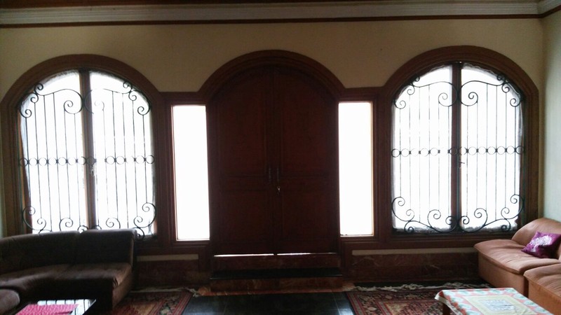 Rumah Bangunan kokoh, Asri Halaman luas di Depok