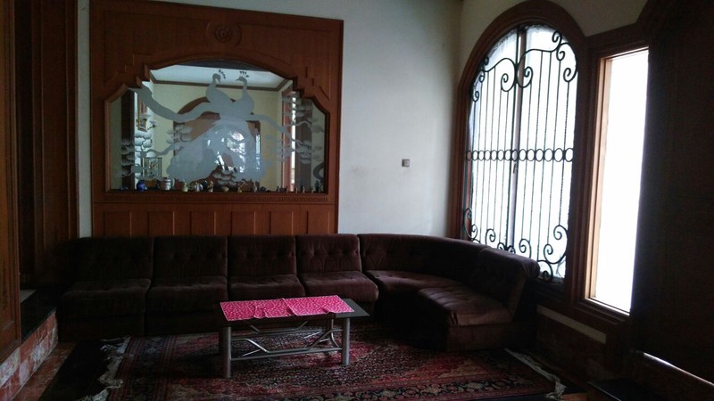 Rumah Bangunan kokoh, Asri Halaman luas di Depok