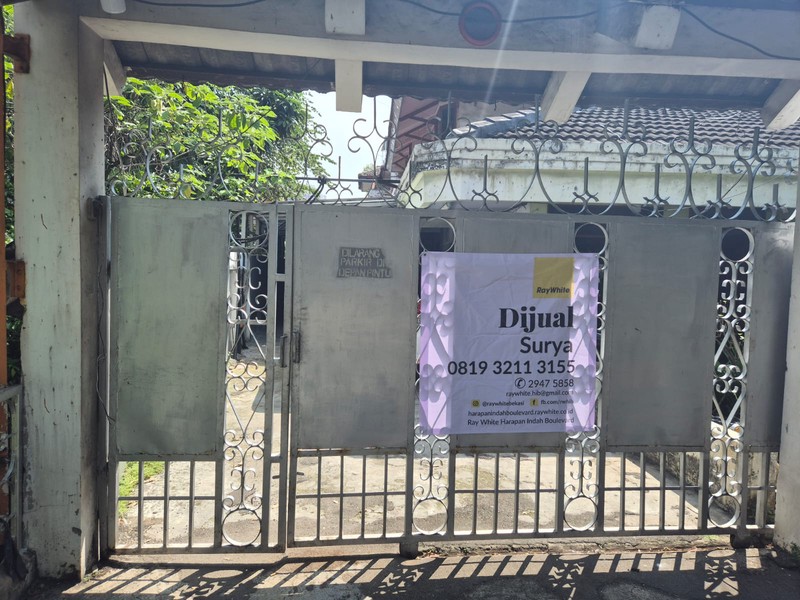 Rumah Tua Hitung Tanah Pinggir Jalan Raya di Tomang Jakarta Barat