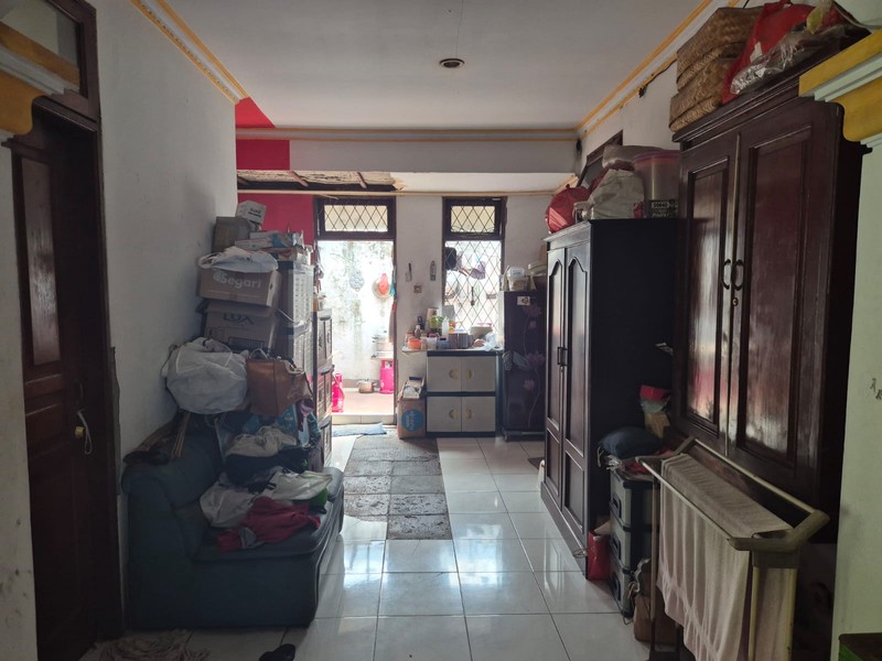 Rumah Tua Hitung Tanah Pinggir Jalan Raya di Tomang Jakarta Barat