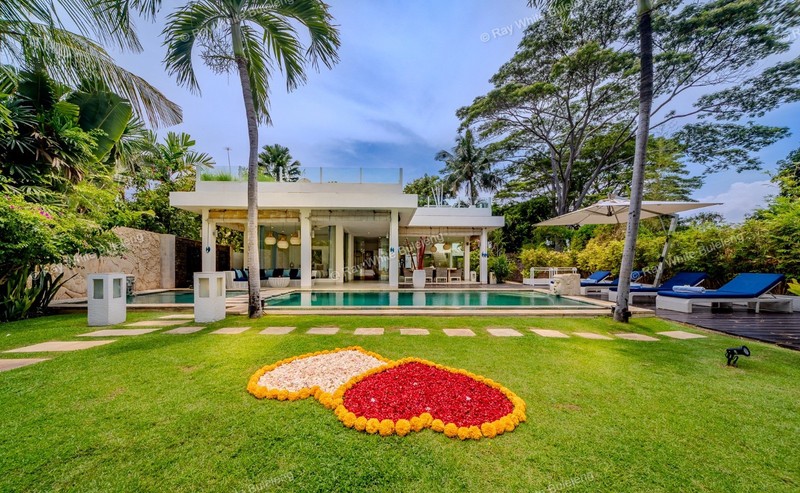 Beautiful Coastal Villa in Lovina - Modern Living by the Sea