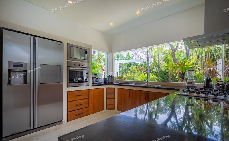 Beautiful Coastal Villa in Lovina - Modern Living by the Sea