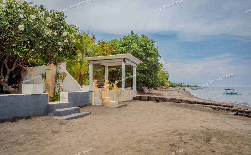 Beautiful Coastal Villa in Lovina - Modern Living by the Sea