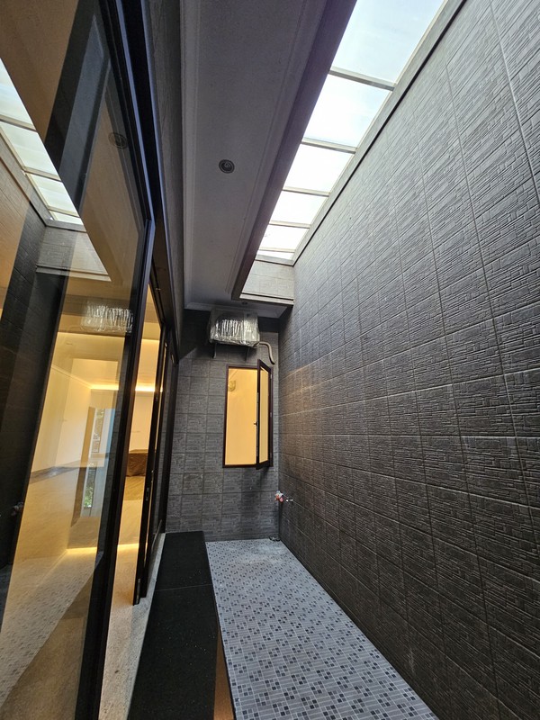 Dijual 1300 m2 Rumah Komersial Nol Jalan Raya Kembar Jalan Dr. Ir.H.Soekarno / Dharmahusada Indah Utara samping Mie Gacoan, Depan Unair kampus ,dekat Galaxy Mall - cocok buat Segala Usaha , Garasi Car