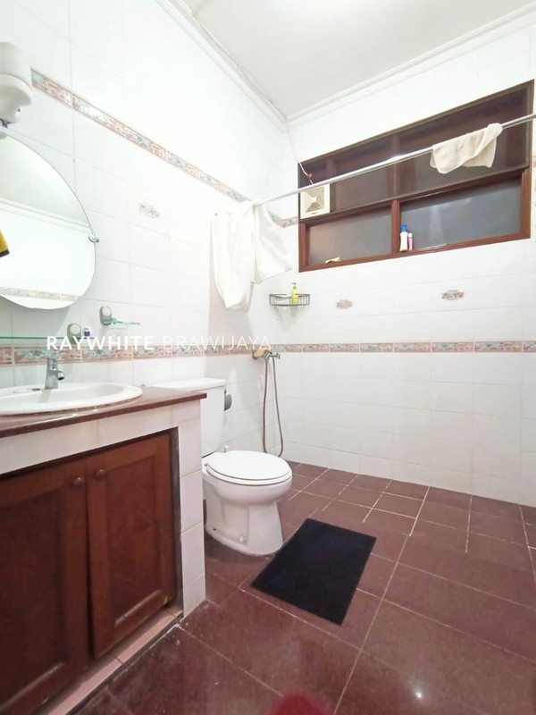 Rumah Dalam Komplek Bangunan 2 Lantai Area Mampang Prapatan