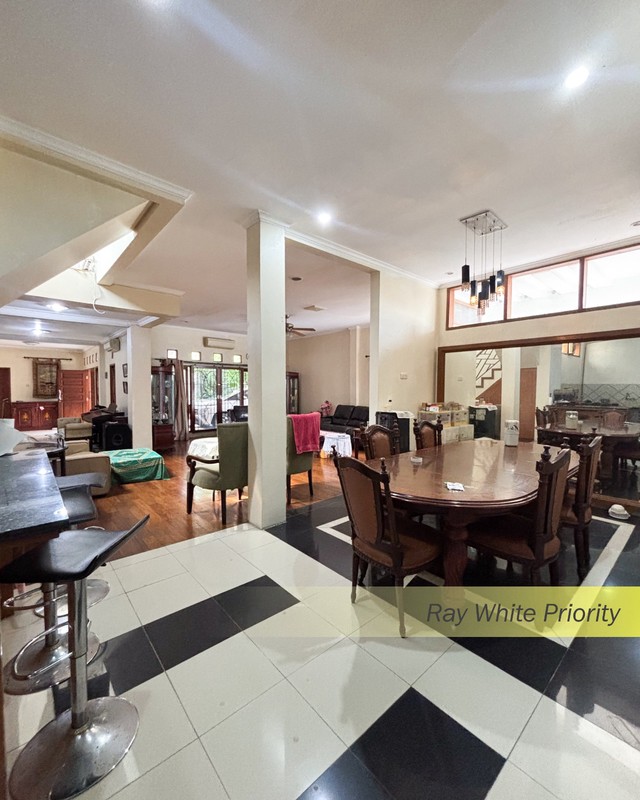 RUMAH SEMI KOS KOSAN DALAM KOMPLEK DENGAN POSISI HOEK DI BINTARO SEKTOR 3A, TANGERANG SELATAN