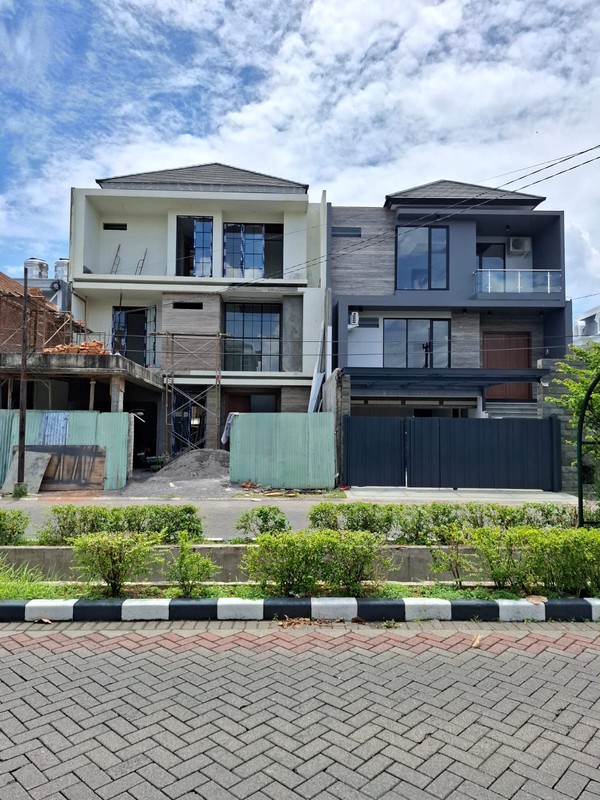 Jual Rumah Mewah 3 Lantai Babatan Wiyung Surabaya Barat