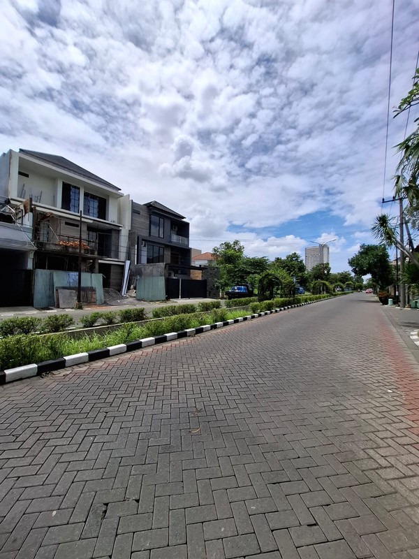 Jual Rumah Mewah 3 Lantai Babatan Wiyung Surabaya Barat