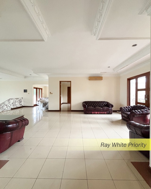 RUMAH MEWAH DENGAN HARGA NJOP DENGAN SWIMMING POOL DI BINTARO JAYA,JAKARTA SELATAN