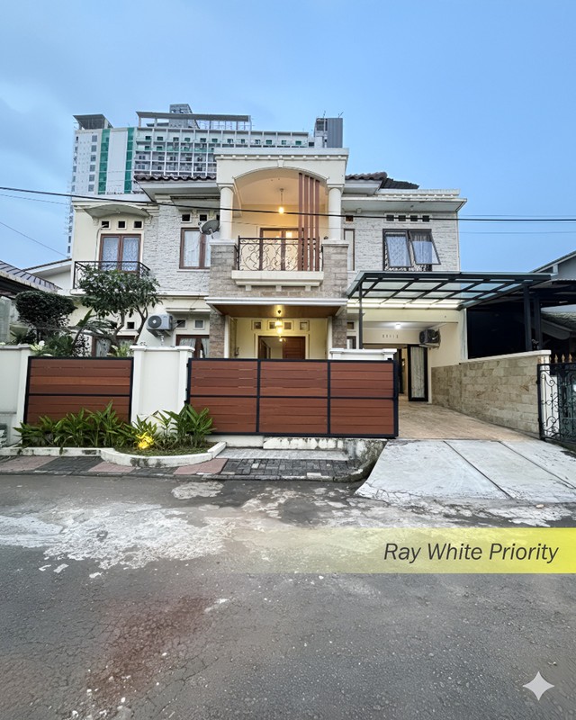 RUMAH CLASSIC DENGAN SWIMMING POLL DI MANDAR BINTARO JAYA, TANGERANG SELATAN