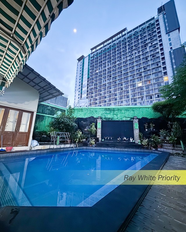 RUMAH CLASSIC DENGAN SWIMMING POLL DI MANDAR BINTARO JAYA, TANGERANG SELATAN