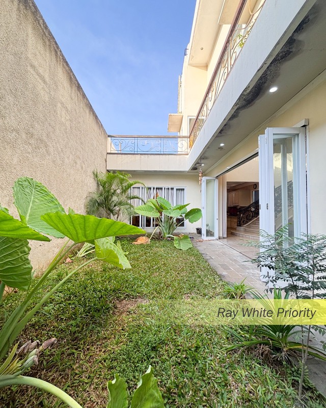 RUMAH MEWAH DENGAN DESIGN AMERICAN CLASSIC SEMI FURNISH DI KEMANG, JAKARTA SELATAN