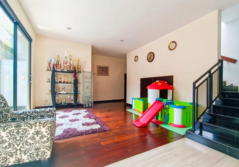 Modern Tropical Estate Lebak Bulus - Tanah 487m2 Private Pool & Akses Strategis Sudirman