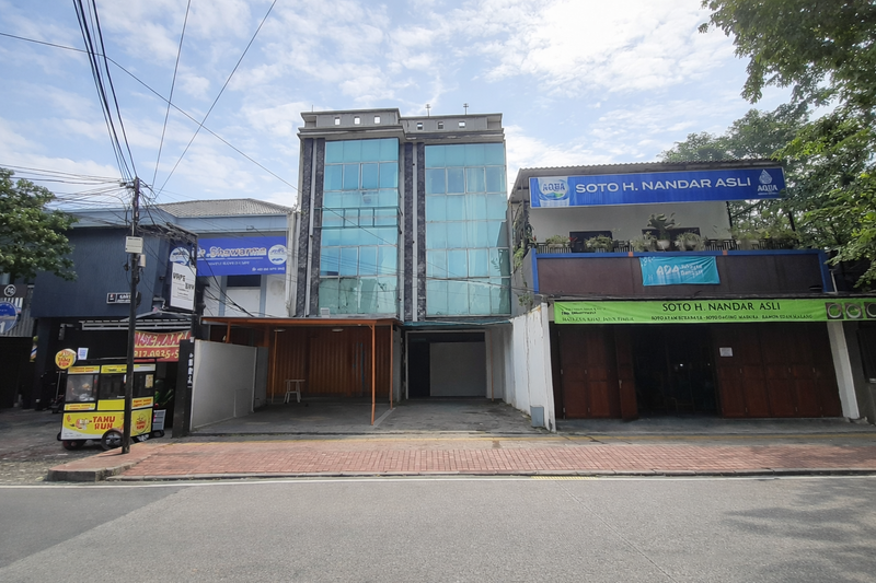 Ruko Tebet 3,5 Lantai Disewakan - Lokasi Super Ramai, Cocok Usaha Kuliner, Bimbel, & Kantor, Akses Tol & KRL Dekat