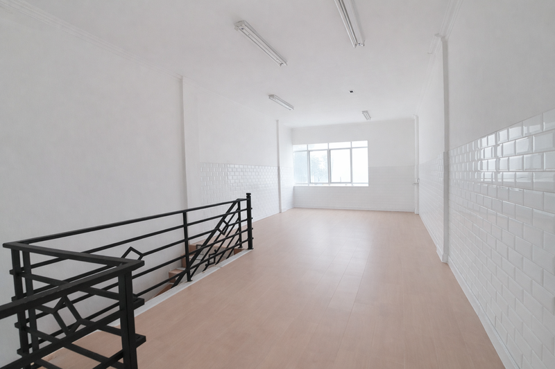 Ruko Tebet 3,5 Lantai Disewakan - Lokasi Super Ramai, Cocok Usaha Kuliner, Bimbel, & Kantor, Akses Tol & KRL Dekat