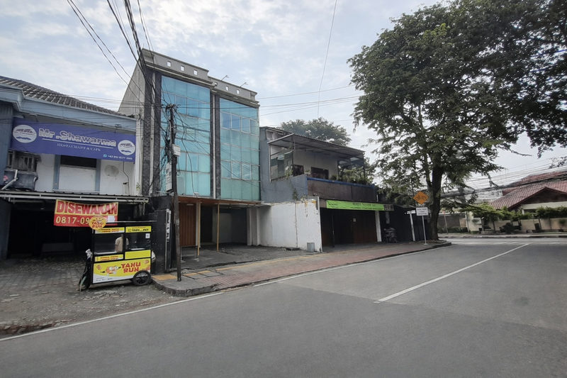 Ruko Tebet 3,5 Lantai Disewakan - Lokasi Super Ramai, Cocok Usaha Kuliner, Bimbel, & Kantor, Akses Tol & KRL Dekat
