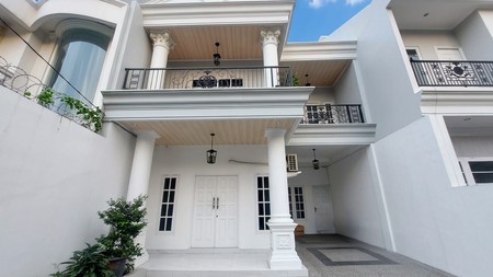 Rumah Minimalis Modern Fully Furnished Siap Huni di Cinere Row Jalan Besar