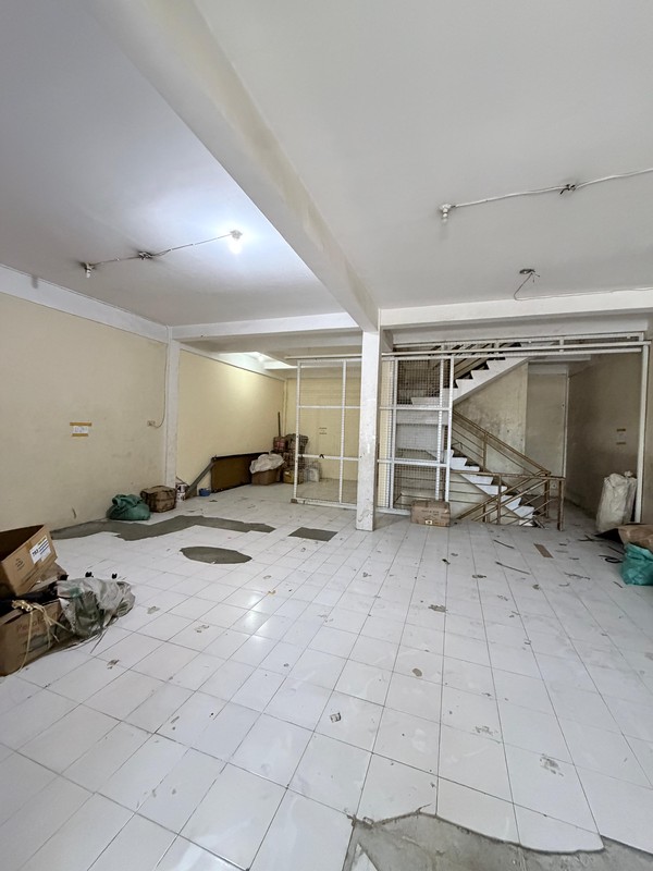 Dijual 2 Ruko Mutiara Dupak Bubutan Surabaya Pusat Kota- Ruang Loss Lebar Tanpa Sekat -Parkiran Mobil Luas- Dekat Pusat Grosir Surabaya, Akses Tol Dupak Strategis Cocok Buat Segala Usaha Grosir, Gudan