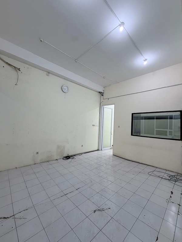 Dijual 2 Ruko Mutiara Dupak Bubutan Surabaya Pusat Kota- Ruang Loss Lebar Tanpa Sekat -Parkiran Mobil Luas- Dekat Pusat Grosir Surabaya, Akses Tol Dupak Strategis Cocok Buat Segala Usaha Grosir, Gudan