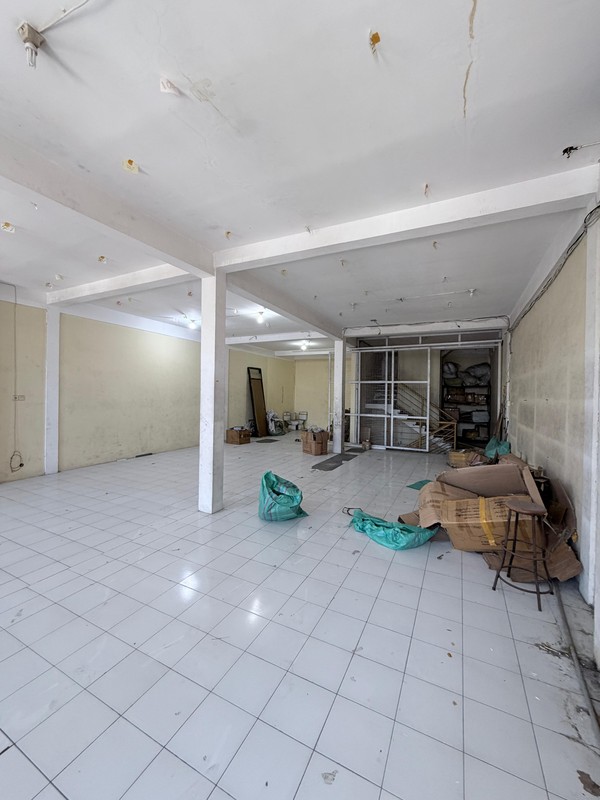 Dijual 2 Ruko Mutiara Dupak Bubutan Surabaya Pusat Kota- Ruang Loss Lebar Tanpa Sekat -Parkiran Mobil Luas- Dekat Pusat Grosir Surabaya, Akses Tol Dupak Strategis Cocok Buat Segala Usaha Grosir, Gudan