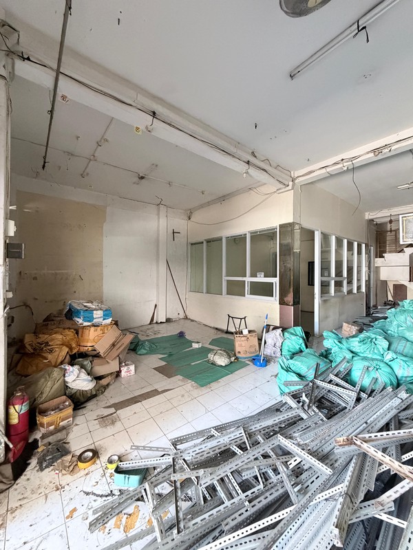 Dijual 2 Ruko Mutiara Dupak Bubutan Surabaya Pusat Kota- Ruang Loss Lebar Tanpa Sekat -Parkiran Mobil Luas- Dekat Pusat Grosir Surabaya, Akses Tol Dupak Strategis Cocok Buat Segala Usaha Grosir, Gudan